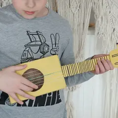 Jak zrobić gitarę z butelki? DIY krok po kroku i recykling!