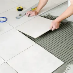 Jak naprawić głuche płytki bez kucia? Poradnik krok po kroku