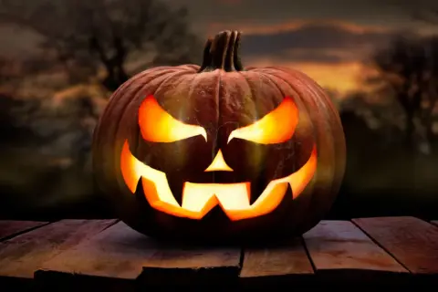 Halloween DIY: 20+ upiornych ozdób krok po kroku. Zrób to sam!