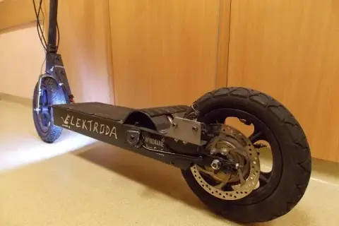 Hulajnoga elektryczna DIY: zbuduj ją sam! Koszty, części, przepisy