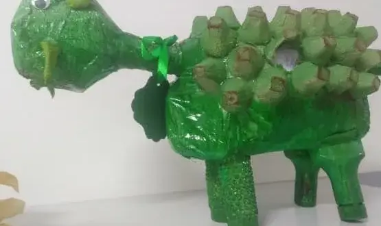 Dinozaur z butelek PET: Zrób to sam! Kreatywna zabawa i ekologia