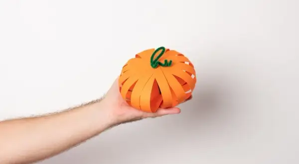 Jak zrobić ozdoby na Halloween? Niezwykłe DIY, krok po kroku