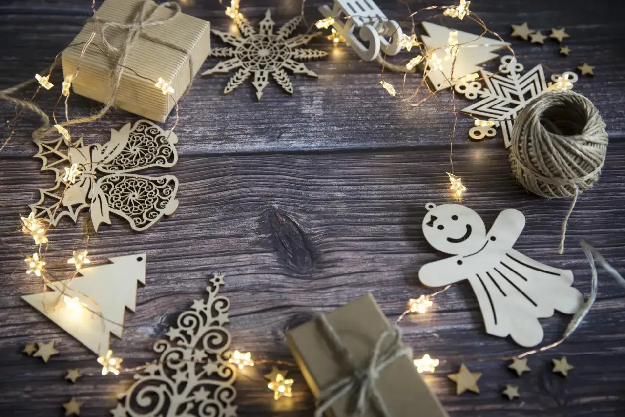Przykłady zdobionych ozdób ze sklejki