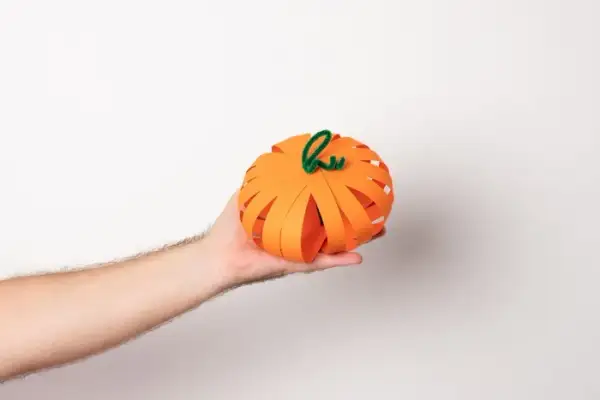 Jak zrobić ozdoby na Halloween? Niezwykłe DIY, krok po kroku